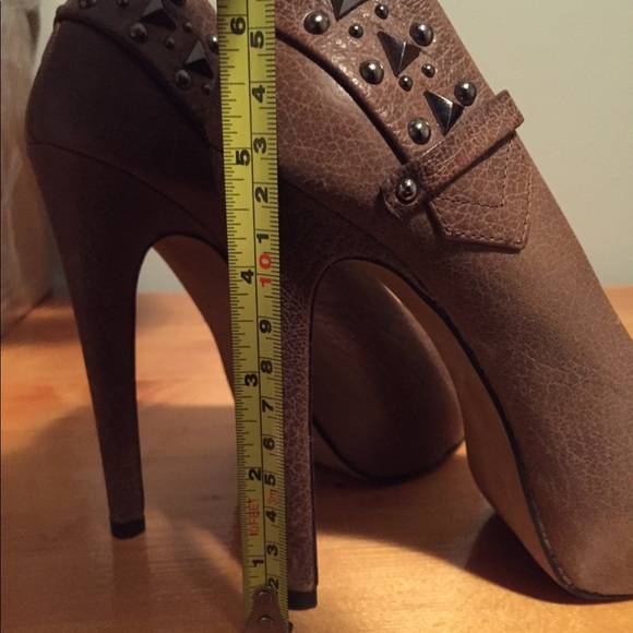 Brown Pebbled Leather Platform Pumps with Studs - Picture 6 of 6